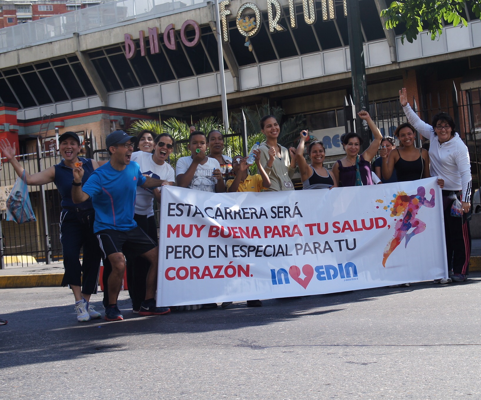 Invedin animó a los corredores del Maratón CAF 2015