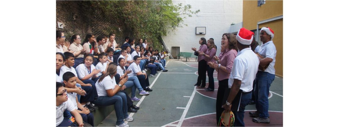 Coral del Centro Portugués canta para los niños de Invedin