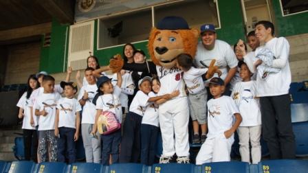 Gracias a los Leones del Caracas por invitarnos a Ilusión al Bate