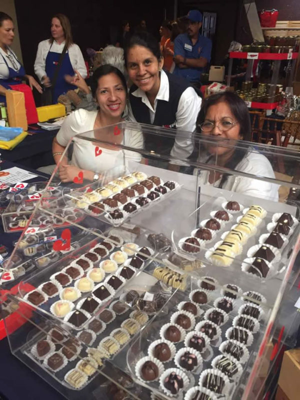 En un ambiente muy festivo, Invedin celebra su tradicional Bazar para el día de las madres