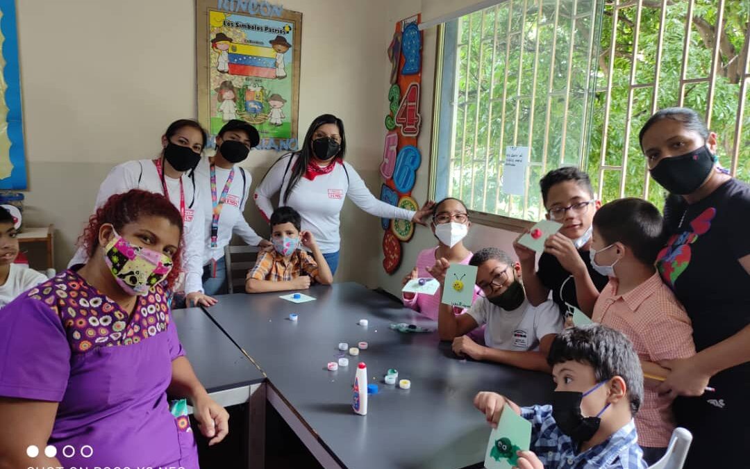 Actividad de reciclaje en compañía del voluntariado Coca-Cola Femsa